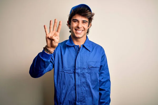 Jovem Mecânico Vestindo Boné Azul Uniforme Sobre Fundo Branco Isolado — Fotografia de Stock