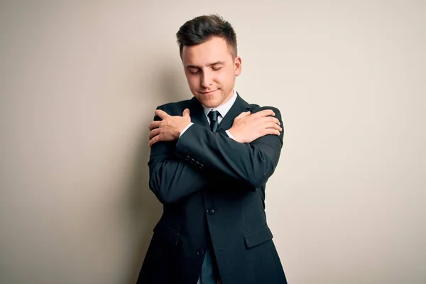 양복을 넥타이를 행복하고 긍정적 자신감 사업가 과자기돌봄 — 스톡 사진