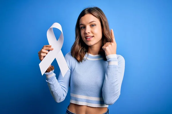 Joven Chica Rubia Sosteniendo Detener Violencia Las Mujeres Conciencia Cáncer — Foto de Stock