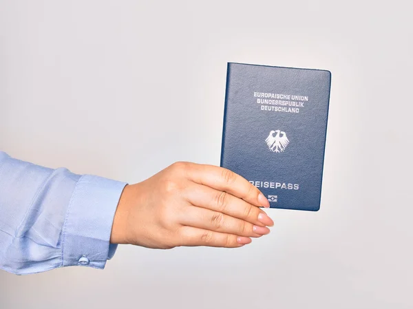Mano Joven Caucásica Sosteniendo Documento Pasaporte Alemán Alemania Sobre Fondo —  Fotos de Stock