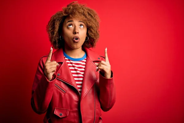 Young Beautiful African American Afro Woman Curly Hair Wearing Casual — Stock Photo, Image