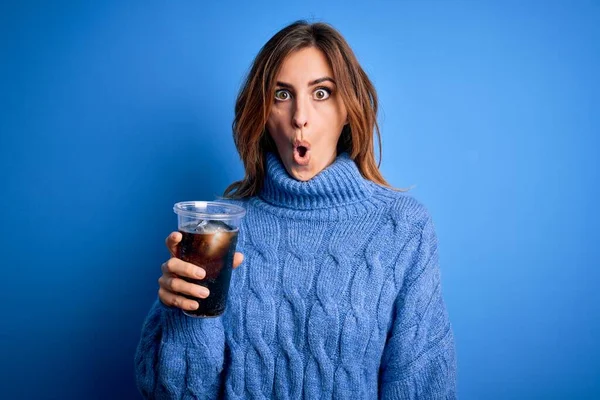Young Beautiful Brunette Woman Drinking Glass Cola Refreshment Blue Background — Stock Photo, Image