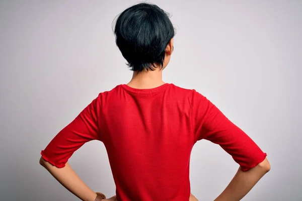 Ung Vacker Asiatisk Flicka Bär Casual Röd Shirt Stående Över — Stockfoto