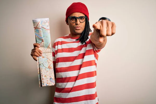 Young African American Afro Tourist Man Dreadlocks Wearing Glasses Holding — Stock Photo, Image
