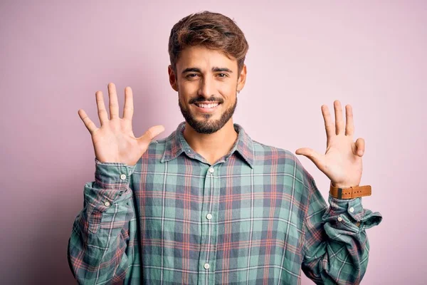 Young Handsome Man Beard Wearing Casual Shirt Standing Pink Background — Stock Photo, Image