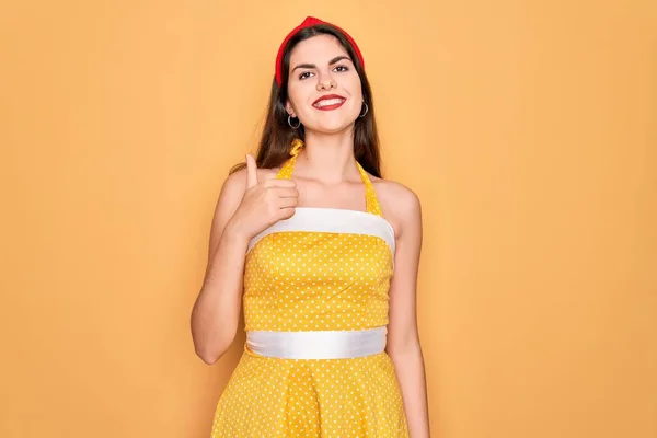 Joven Hermosa Pin Mujer Con Vestido Vintage Moda Los Años — Foto de Stock