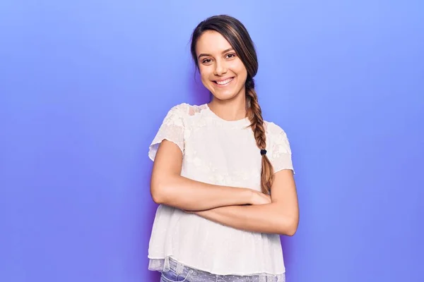 Junges Schönes Mädchen Lässigem Shirt Mit Glücklichem Gesicht Das Mit — Stockfoto