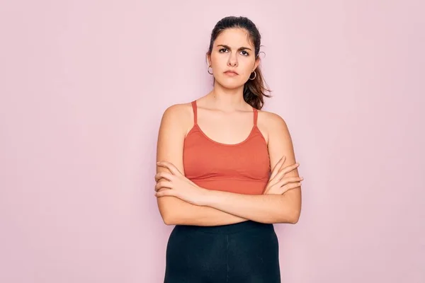 Ung Vacker Fitness Kvinna Bär Sport Excersie Kläder Över Rosa — Stockfoto