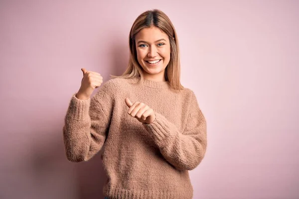 Jonge Mooie Blonde Vrouw Dragen Winterwol Trui Roze Geïsoleerde Achtergrond — Stockfoto