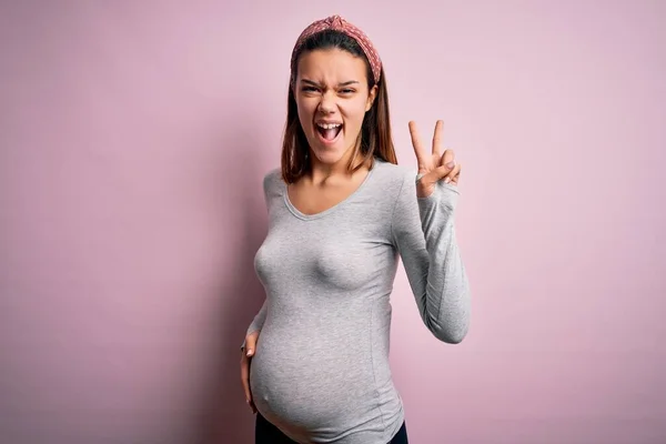 Jong Mooi Tiener Meisje Zwanger Verwachten Baby Geïsoleerde Roze Achtergrond — Stockfoto