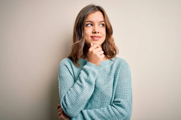 Menina Loira Jovem Vestindo Camisola Inverno Azul Casual Sobre Fundo — Fotografia de Stock