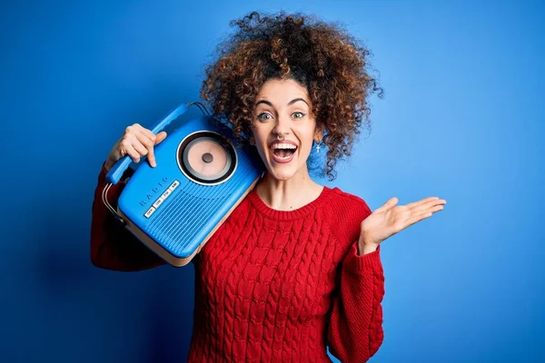 Young Beautiful Woman Curly Hair Piercing Listening Music Using Vintage — Stock Photo, Image