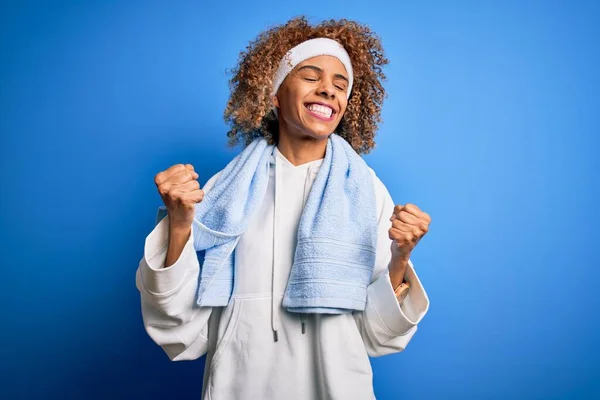 Junge Afrikanisch Amerikanische Sportlerin Beim Sport Sportbekleidung Und Handtuch Sehr — Stockfoto