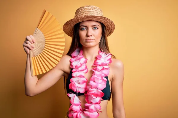 Young Beautiful Woman Blue Eyes Vacation Wearing Bikini Holding Hand — Stock Photo, Image