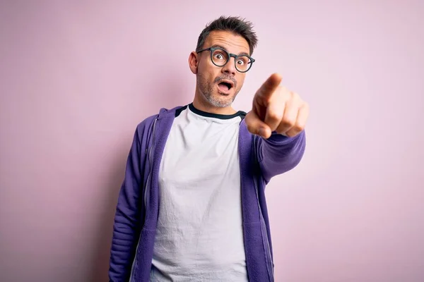 Young Handsome Man Wearing Purple Sweatshirt Glasses Standing Pink Background — Stock Photo, Image