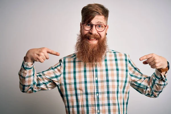 Bonito Irlandês Ruivo Homem Com Barba Vestindo Óculos Camisa Hipster — Fotografia de Stock