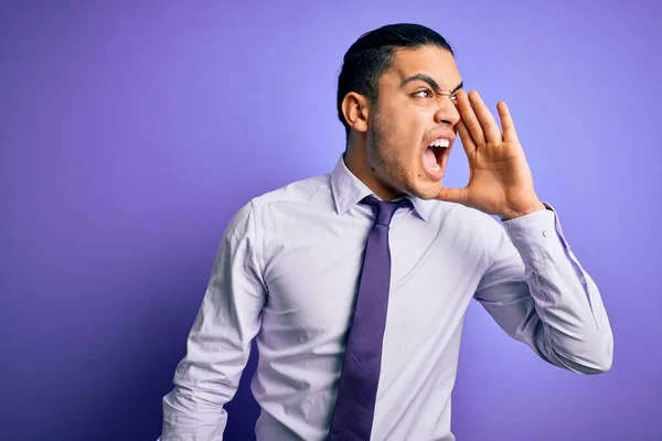 Der Junge Brasilianische Geschäftsmann Mit Eleganter Krawatte Steht Vor Isoliertem — Stockfoto