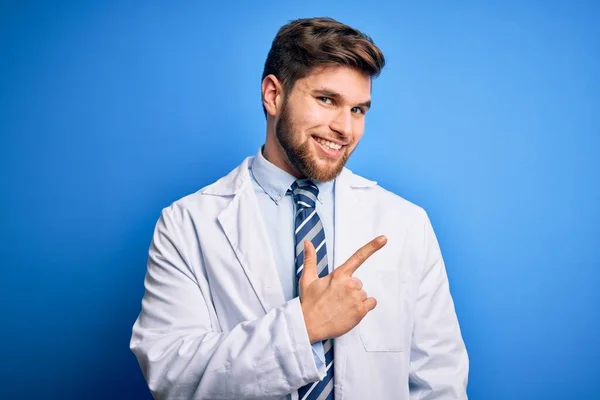 Young Blond Therapist Man Beard Blue Eyes Wearing Coat Tie — Stock Photo, Image