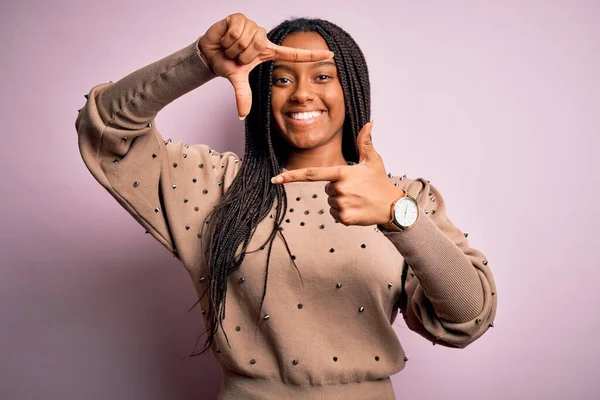 Jovem Mulher Afro Americana Vestindo Camisola Moda Sobre Fundo Isolado — Fotografia de Stock