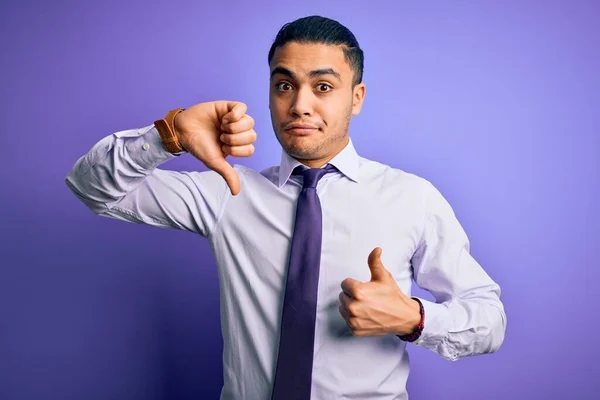 Der Junge Brasilianische Geschäftsmann Mit Eleganter Krawatte Steht Vor Isoliertem — Stockfoto