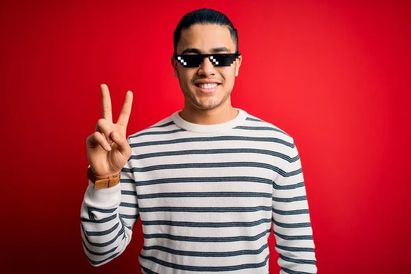 Young Brazilian Man Wearing Funny Thug Life Sunglasses Isolated Red — Stock Photo, Image
