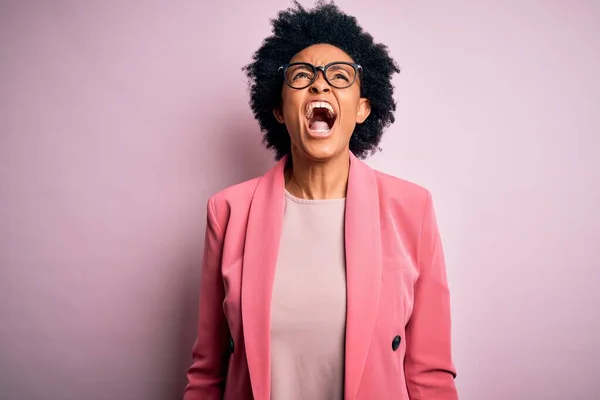 Jovem Bela Afro Americana Afro Empresária Com Cabelo Encaracolado Vestindo — Fotografia de Stock