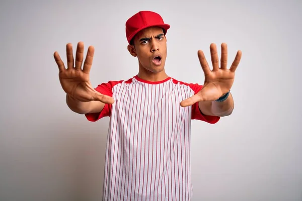 Jovem Atleta Afro Americano Bonito Vestindo Camiseta Beisebol Listrado Boné — Fotografia de Stock