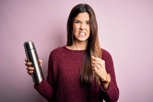 Giovane Bella Ragazza Tenendo Termo Con Acqua Piedi Sopra Isolato — Foto Stock