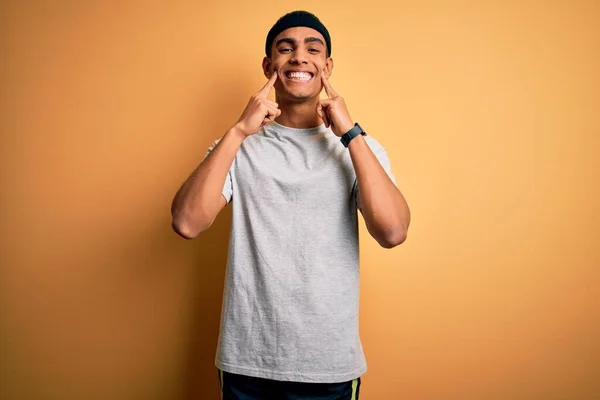 Handsome African American Sportsman Doing Sport Wearing Sportswear Yellow Background — Stock Photo, Image