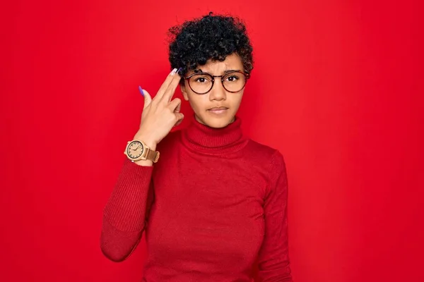 Junge Schöne Afroamerikanische Afro Frau Rollkragenpullover Und Brille Erschießt Und — Stockfoto