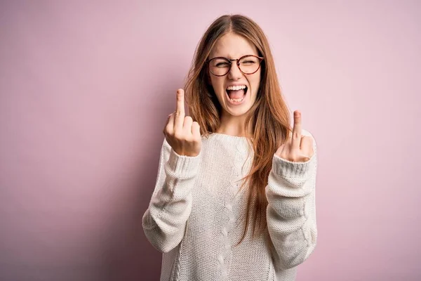 Young Beautiful Redhead Woman Wearing Casual Sweater Glasses Pink Background — Photo