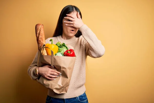 Young Asian Woman Holding Paper Bag Fresh Healthy Groceries Yellow — Stock Photo, Image