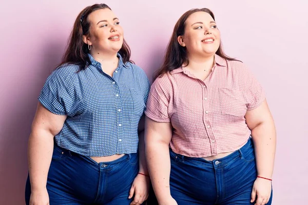 Young Size Twins Wearing Casual Clothes Looking Away Side Smile — Stock Photo, Image