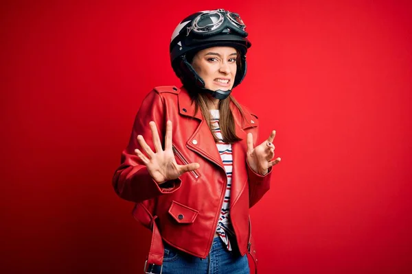 Jeune Belle Femme Motocycliste Brune Portant Casque Moto Une Veste — Photo