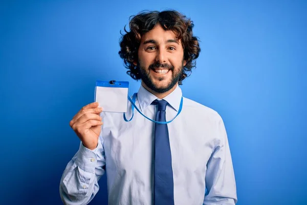 Joven Hombre Negocios Guapo Con Barba Con Identificación Tarjeta Identificación —  Fotos de Stock