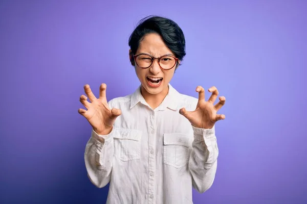 Jovem Bela Menina Asiática Vestindo Camisa Casual Óculos Sobre Fundo — Fotografia de Stock