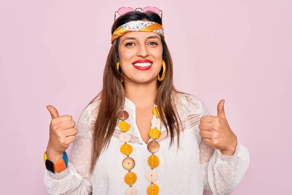 Joven Hippie Hispana Con Estilo Boho Moda Gafas Sol Sobre —  Fotos de Stock