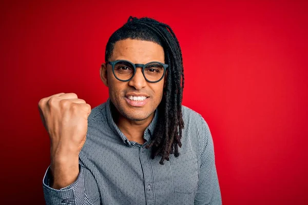 Young Handsome African American Man Dreadlocks Wearing Casual Shirt Glasses — 스톡 사진