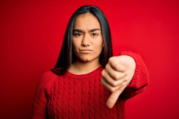 Young Beautiful Asian Woman Wearing Casual Sweater Standing Isolated Red — Stock Photo, Image