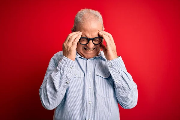 Homem Hoary Bonito Meia Idade Vestindo Camisa Listrada Casual Óculos — Fotografia de Stock