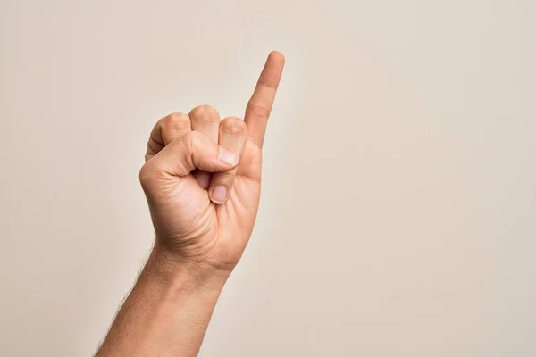 Mano Joven Caucásico Mostrando Los Dedos Sobre Fondo Blanco Aislado — Foto de Stock