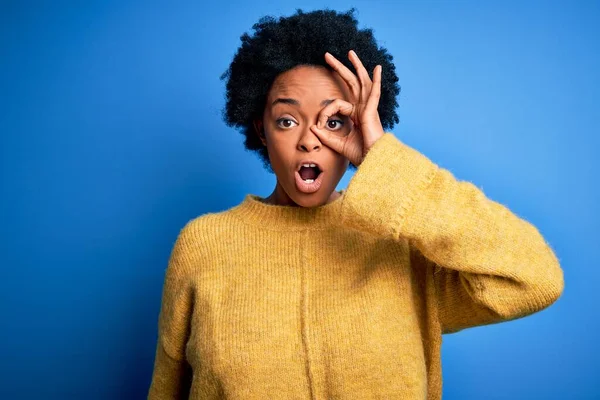 Jovem Mulher Afro Afro Afro Bonita Afro Africano Com Cabelo — Fotografia de Stock