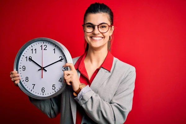 Young Beautiful Brunette Businesswoman Doing Countdown Holding Big Clock Happy — Stock Photo, Image