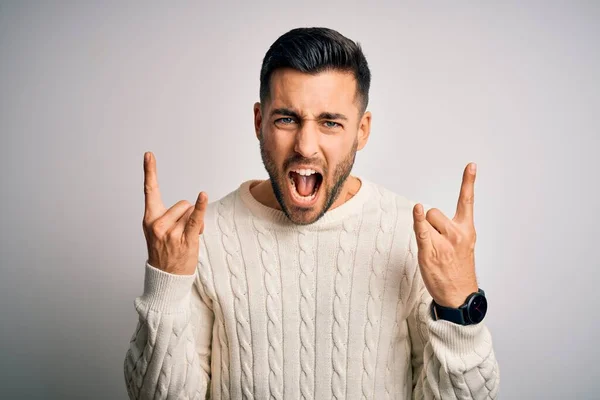 Jovem Homem Bonito Vestindo Camisola Casual Sobre Fundo Branco Isolado — Fotografia de Stock