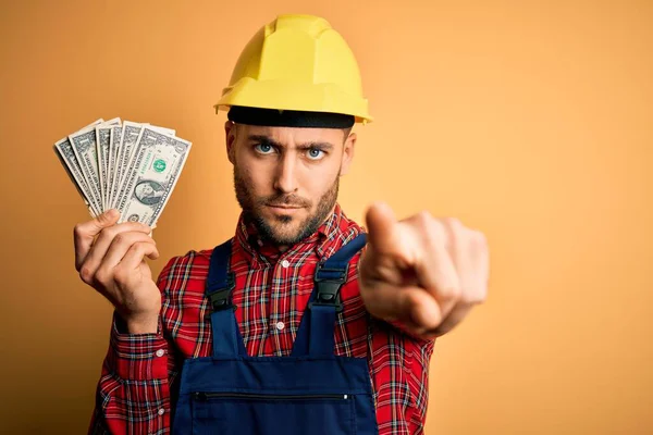 Young Builder Man Wearing Safety Helmet Holding Dollars Payment Yellow — Stock Photo, Image