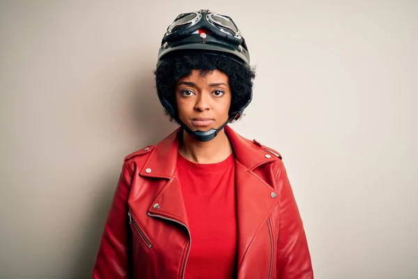 Joven Afroamericana Afro Motociclista Mujer Con Pelo Rizado Con Casco — Foto de Stock