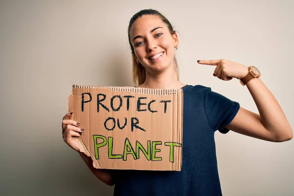 Junge Schöne Blonde Frau Mit Blauen Augen Bittet Schutz Planet — Stockfoto