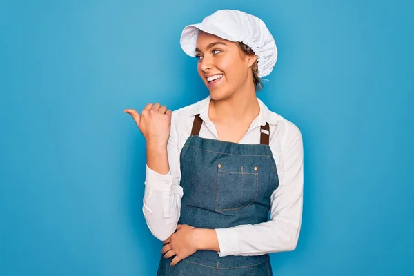 Young Beautiful Blonde Baker Woman Blue Eyes Cooking Wearing Apron — Stock Photo, Image