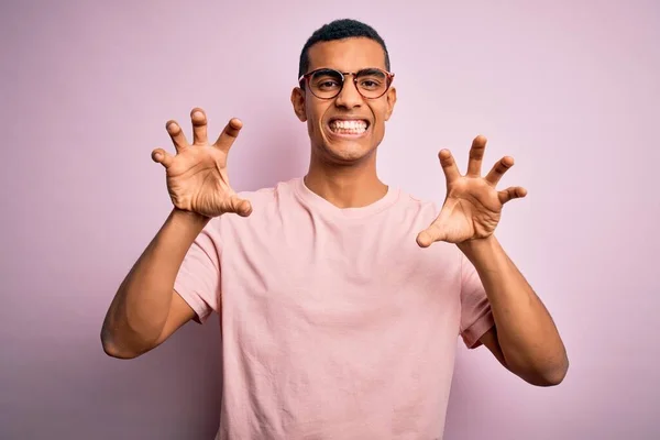 Bonito Homem Afro Americano Vestindo Shirt Casual Óculos Sobre Fundo — Fotografia de Stock