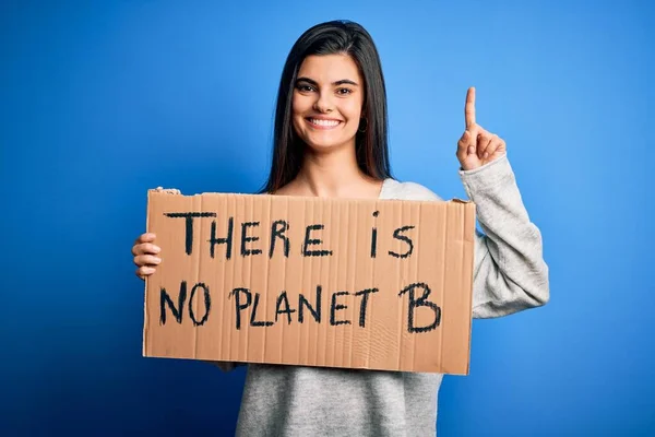 Jovem Bela Ativista Morena Segurando Banner Protestando Para Cuidar Planeta — Fotografia de Stock